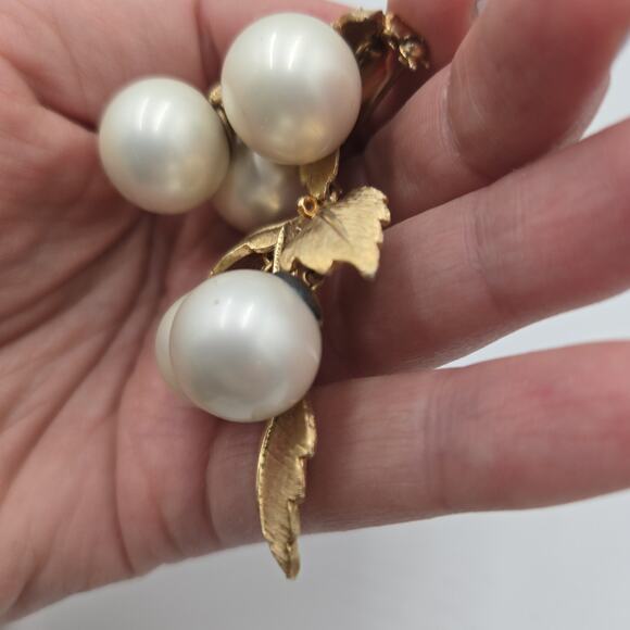 Vintage Cream Faux Pearl Grape Cluster Goldtone Brooch/Pin Articulated 1950s - Picture 3 of 5